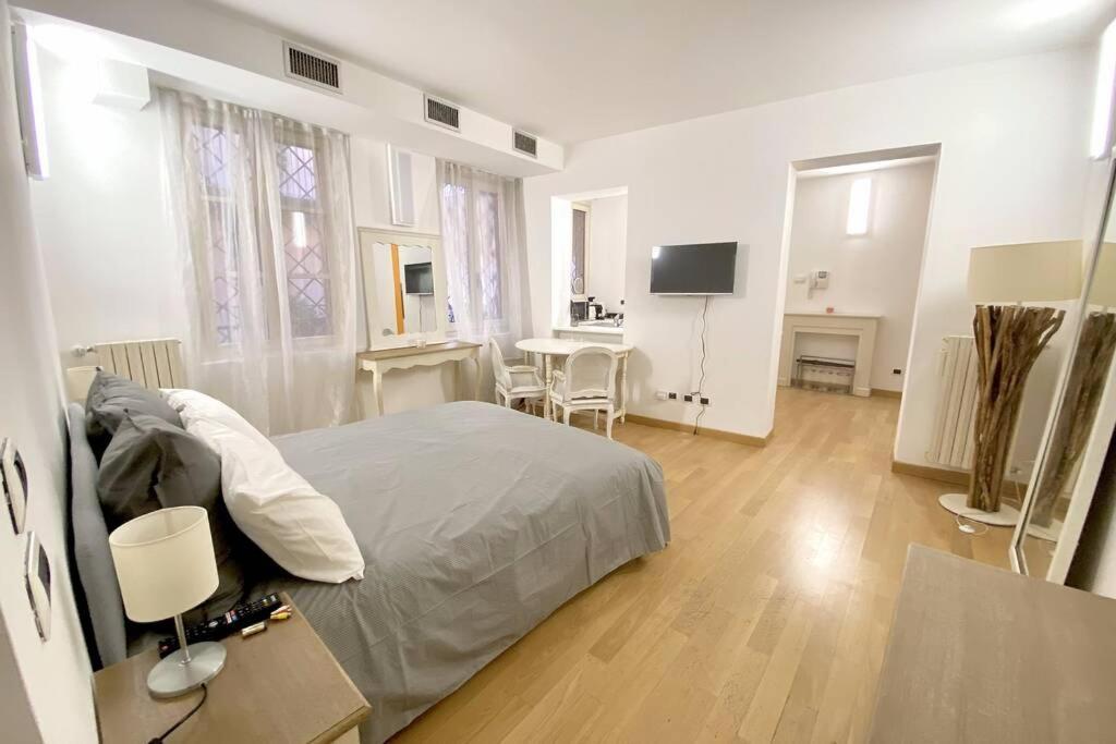 Boutique apartment in Milano center: Duomo Scala Exterior foto